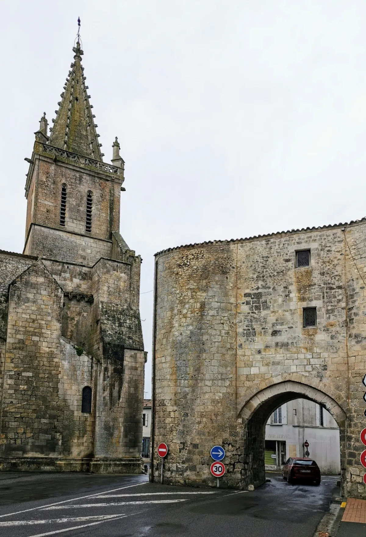 Pont l'Abbé d'Arnoult